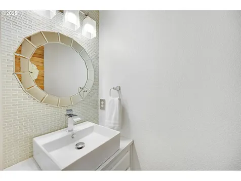 1942 Wagtail Court NW Salem OR 97304