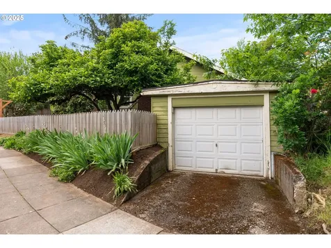 7525 N Albina Avenue Portland OR 97217