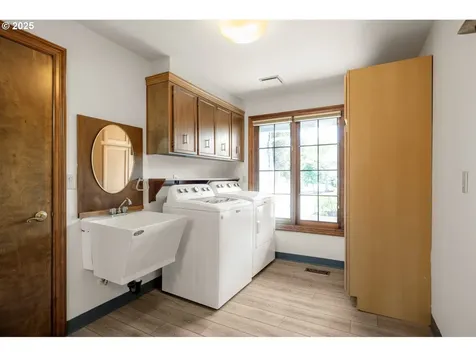 6515 SW Chelsea Place Portland OR 97223