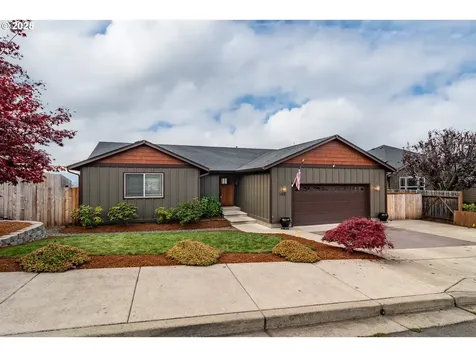 1858 NE Sunset Street Roseburg OR 97470