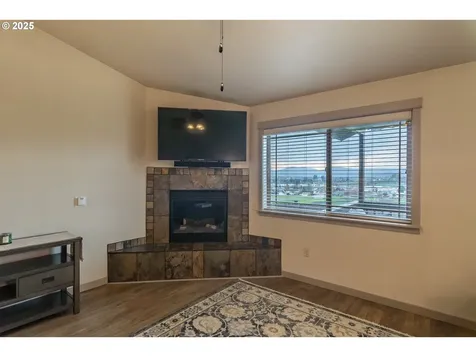 1858 NE Sunset Street Roseburg OR 97470