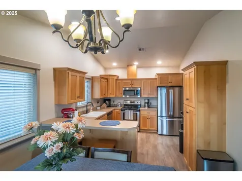 1858 NE Sunset Street Roseburg OR 97470