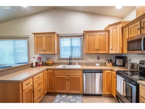 1858 NE Sunset Street Roseburg OR 97470