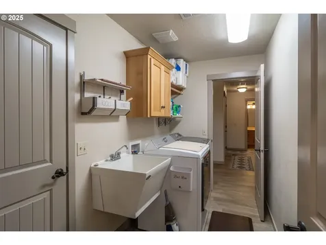 1858 NE Sunset Street Roseburg OR 97470