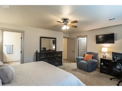 1858 NE Sunset Street Roseburg OR 97470