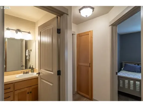 1858 NE Sunset Street Roseburg OR 97470
