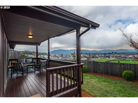 1858 NE Sunset Street Roseburg OR 97470