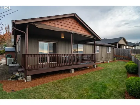 1858 NE Sunset Street Roseburg OR 97470