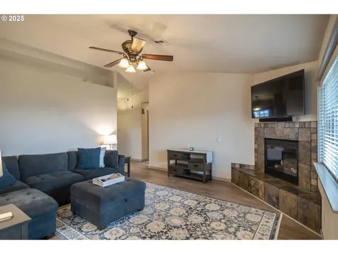 1858 NE Sunset Street Roseburg OR 97470
