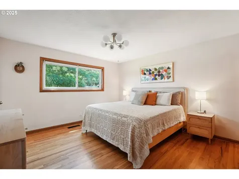 10926 NE Flanders Street Portland OR 97220