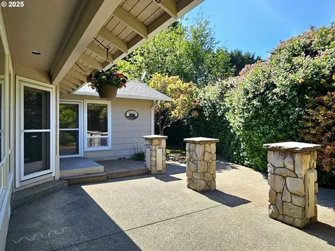17174 Ocean Park Court Brookings OR 97415