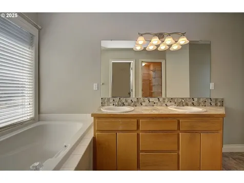 11116 NW 4th Avenue Vancouver WA 98685