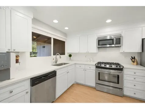 8785 SW Morgan Drive Beaverton OR 97008