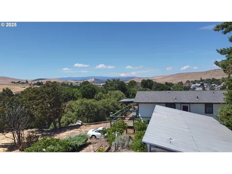 10 NE Klinger Street Dufur OR 97021
