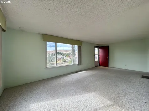 10 NE Klinger Street Dufur OR 97021