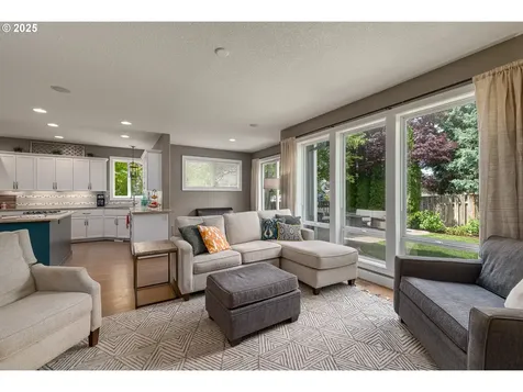 352 SE 14th Place Canby OR 97013