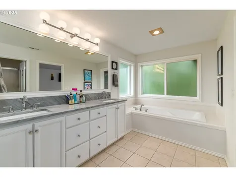 352 SE 14th Place Canby OR 97013