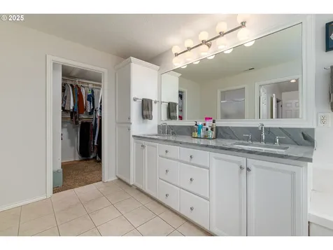 352 SE 14th Place Canby OR 97013