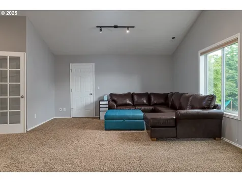 352 SE 14th Place Canby OR 97013