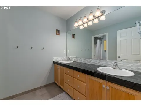 352 SE 14th Place Canby OR 97013