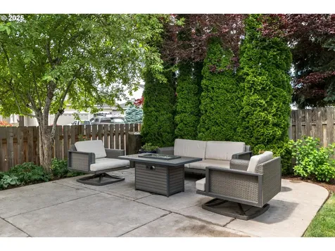 352 SE 14th Place Canby OR 97013