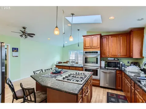9042 N Chautauqua Place Portland OR 97217