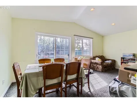 9042 N Chautauqua Place Portland OR 97217