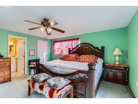9042 N Chautauqua Place Portland OR 97217
