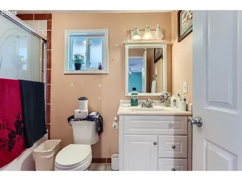 9042 N Chautauqua Place Portland OR 97217