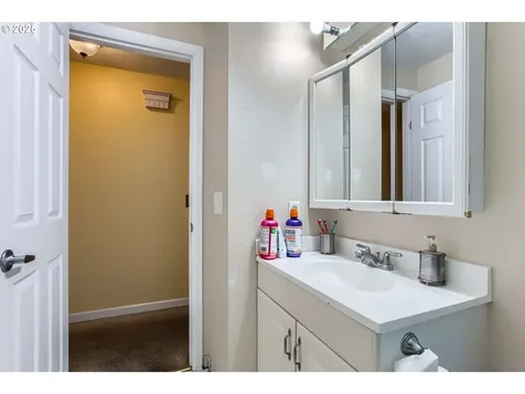 9042 N Chautauqua Place Portland OR 97217
