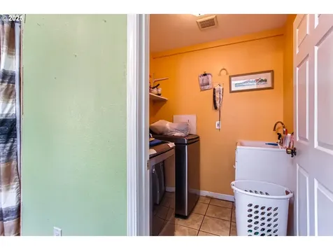 9042 N Chautauqua Place Portland OR 97217
