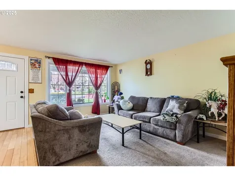 9042 N Chautauqua Place Portland OR 97217