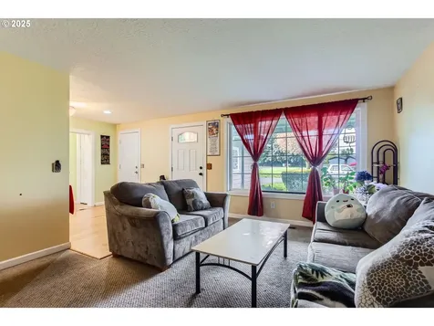 9042 N Chautauqua Place Portland OR 97217