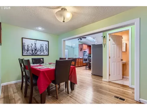 9042 N Chautauqua Place Portland OR 97217