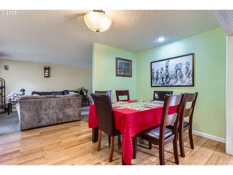 9042 N Chautauqua Place Portland OR 97217