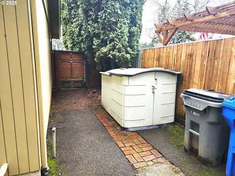 843 Tivoli Avenue Eugene OR 97404