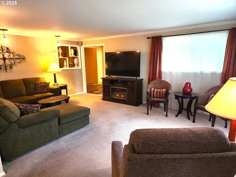 843 Tivoli Avenue Eugene OR 97404