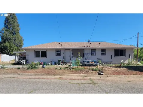 407 NE Waite Street Myrtle Creek OR 97457