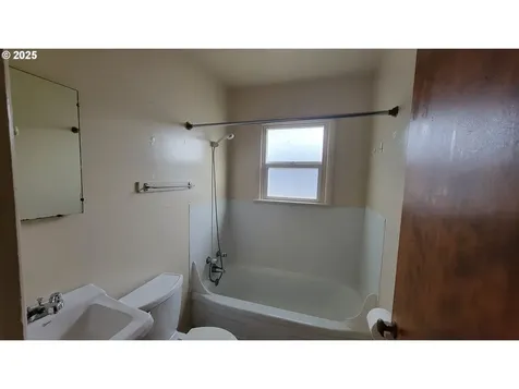 407 NE Waite Street Myrtle Creek OR 97457