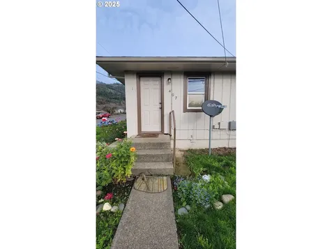 407 NE Waite Street Myrtle Creek OR 97457