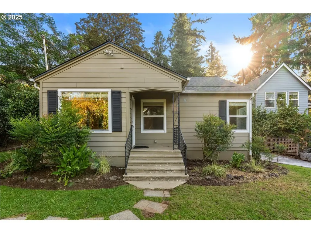 239 Rock Street Silverton OR 97381
