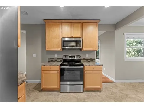 239 Rock Street Silverton OR 97381