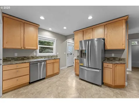 239 Rock Street Silverton OR 97381