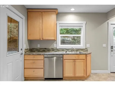 239 Rock Street Silverton OR 97381