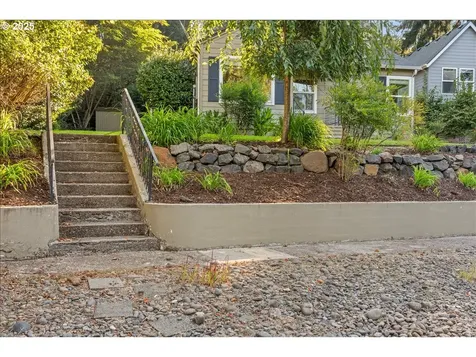 239 Rock Street Silverton OR 97381