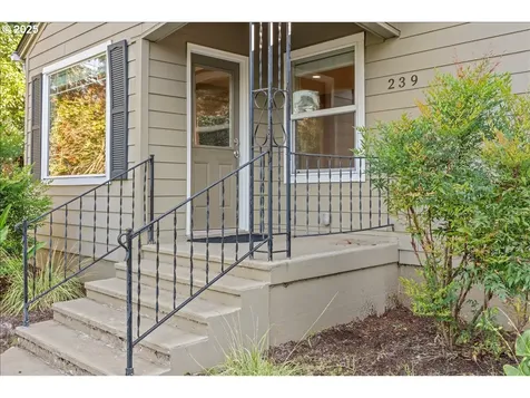 239 Rock Street Silverton OR 97381
