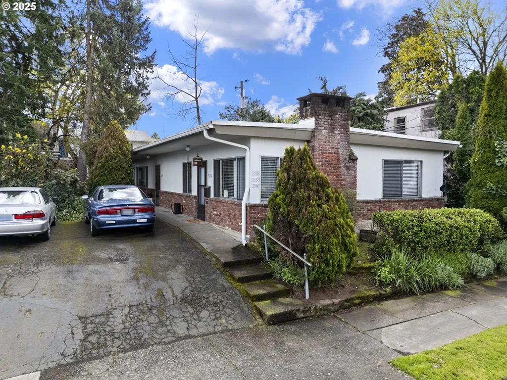 2536 NE Hoyt Street Portland OR 97232