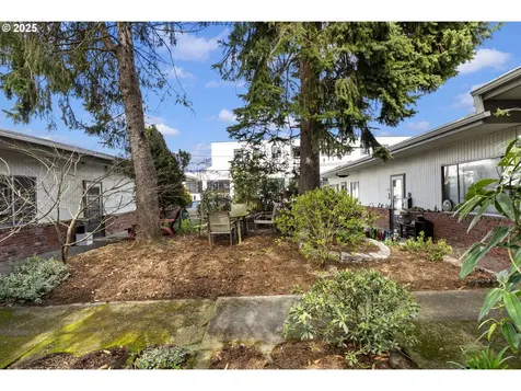 2536 NE Hoyt Street Portland OR 97232