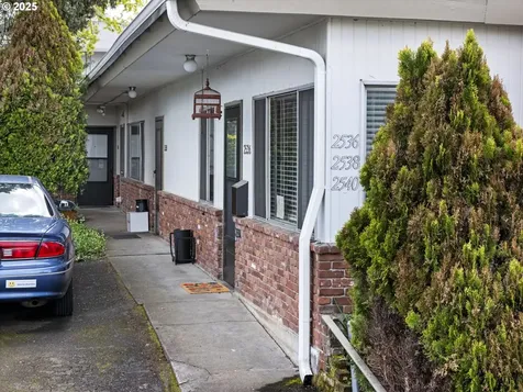 2536 NE Hoyt Street Portland OR 97232