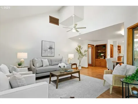 115 Willow Street Silverton OR 97381